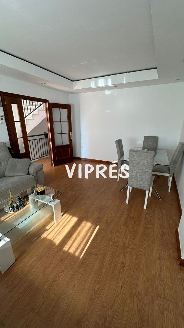 Sala d'estar de Casa adosada en venda en Mérida amb Aire condicionat