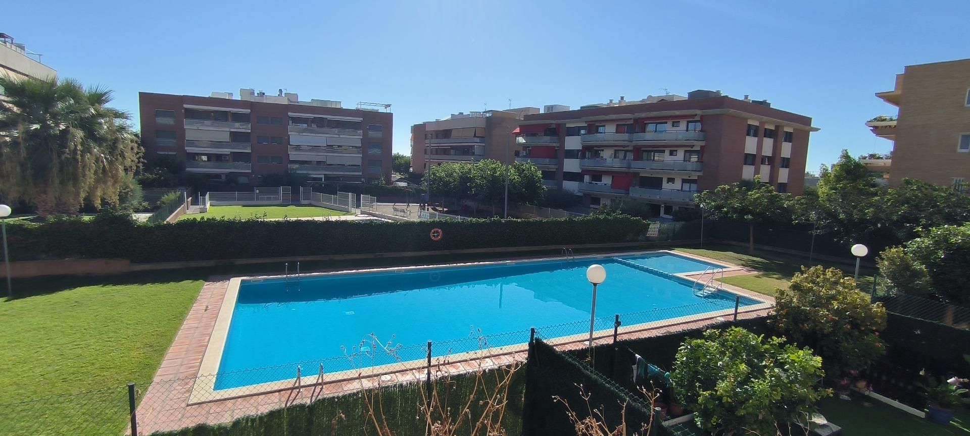 Piscina de Piso de alquiler en Cunit con Aire acondicionado, Calefacción y Jardín privado