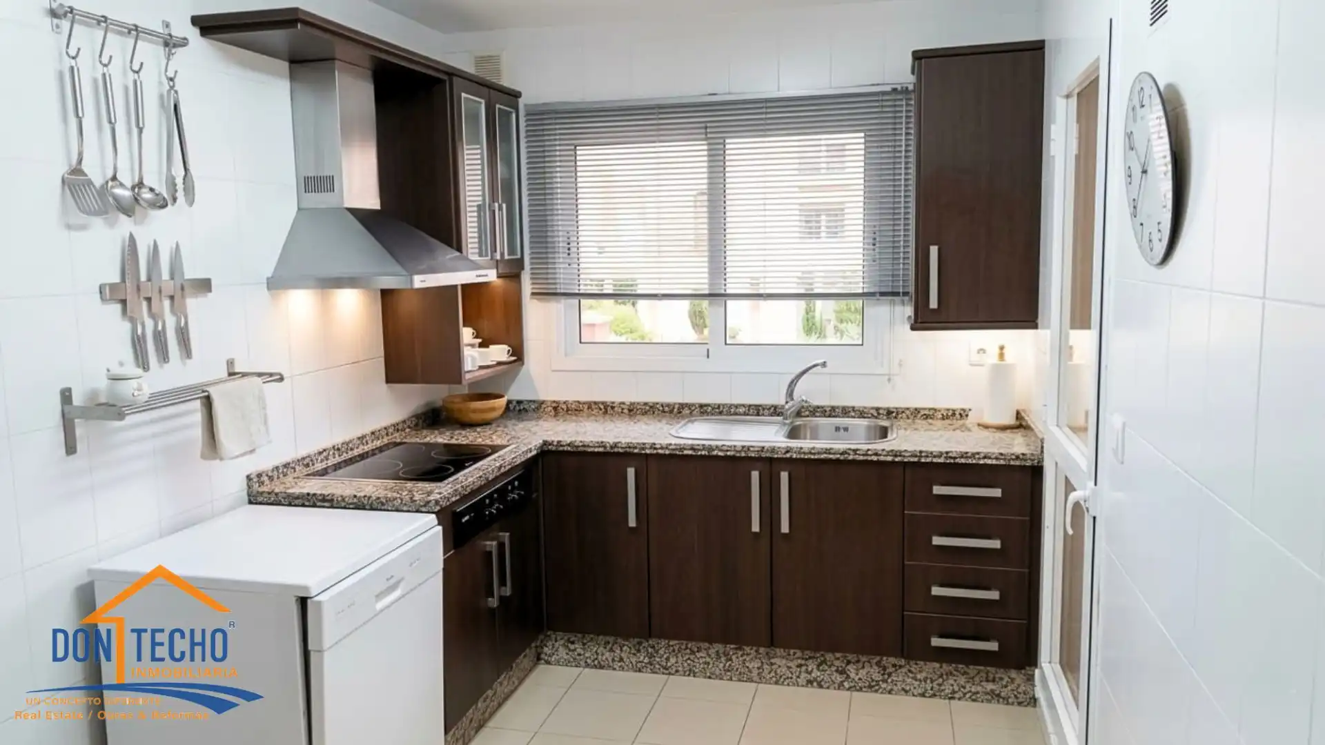 Cocina de Piso en venta en Málaga con Terraza, Amueblado y Piscina comunitaria