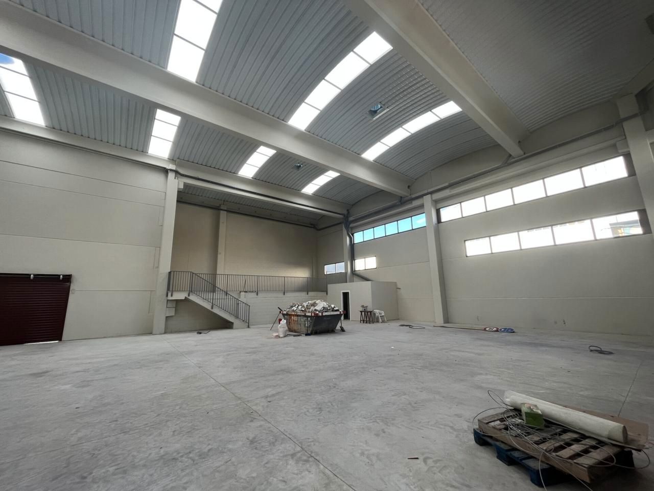 Nau industrial de lloguer en Cerdanyola del Vallès amb Alarma