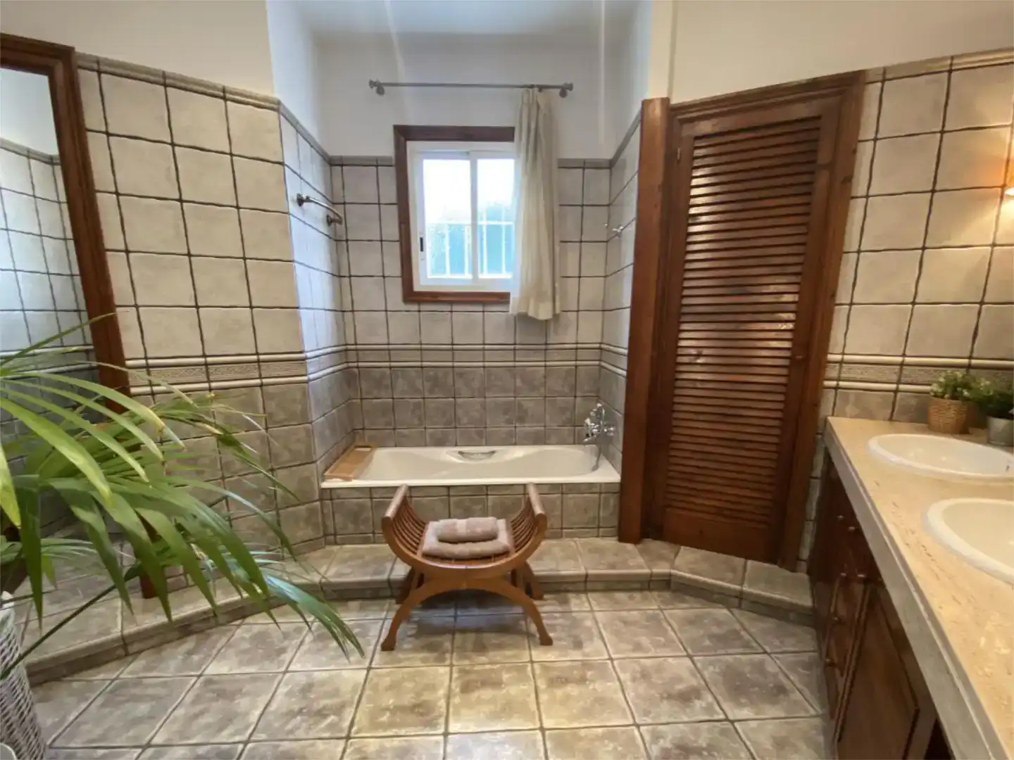 Badezimmer von Wohnung zur Miete in Sitges mit Klimaanlage, Schwimmbad und Balkon