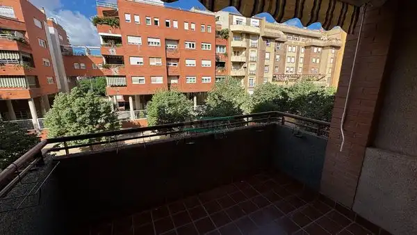 Außenansicht von Wohnung zur Miete in Granada mit Klimaanlage, Heizung und Waschmaschine