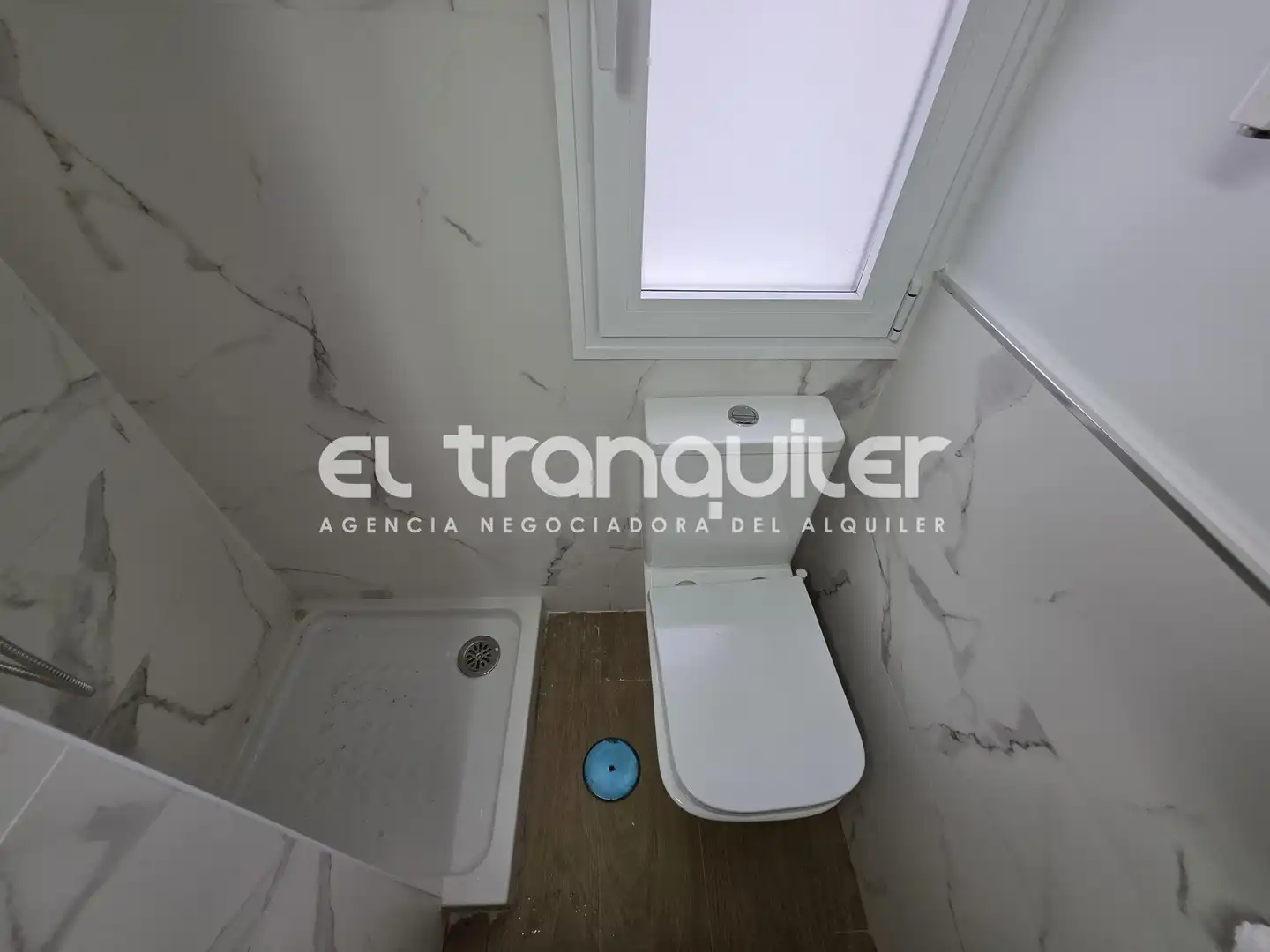 Bathroom of Flat for rent in Madrid  with Terrace and Washing machine