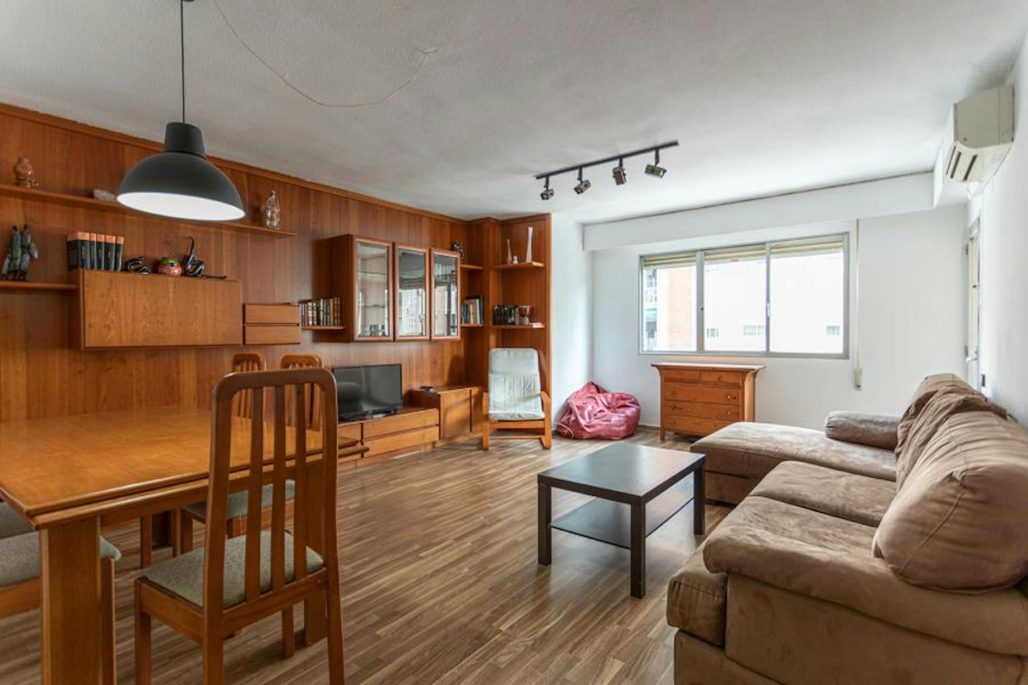 Sala d'estar de Pis de lloguer en  Valencia Capital amb Aire condicionat i TV