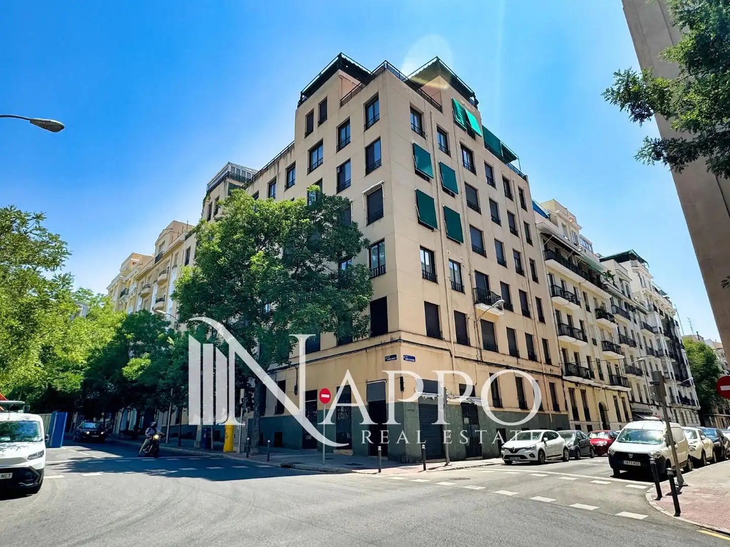 Exterior view of Flat for sale in Madrid  with Air Conditioner, Heating and Oven