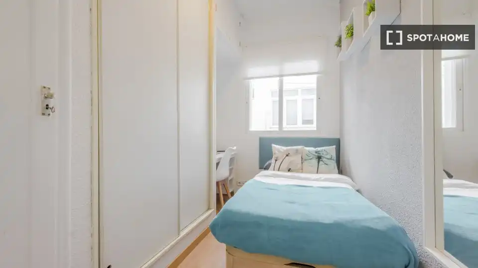 Schlafzimmer von Wohnung zur Miete in Madrid mit Klimaanlage, Heizung und Möbliert