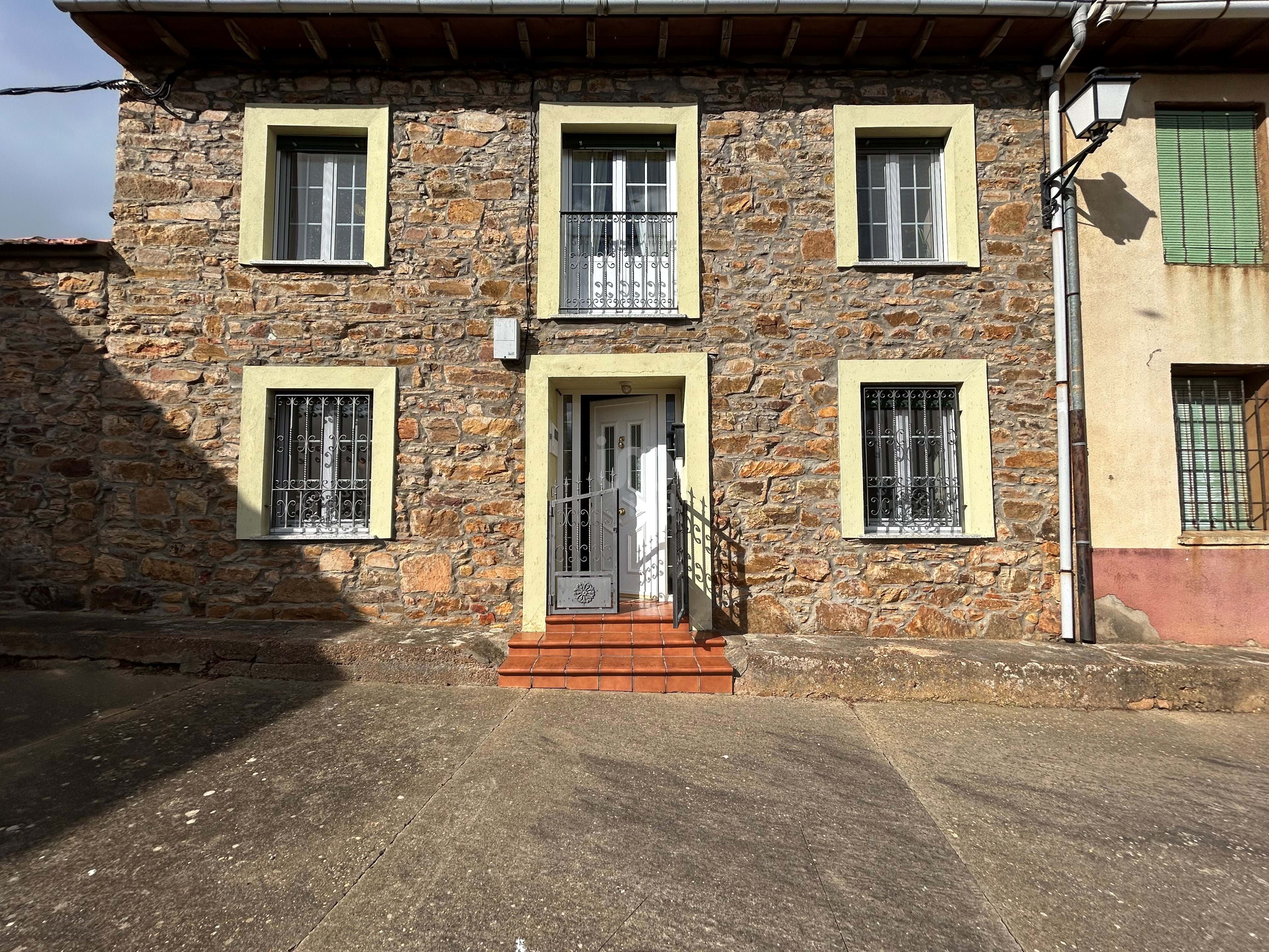 Exterior view of House or chalet for sale in Ayoó de Vidriales  with Heating and Terrace