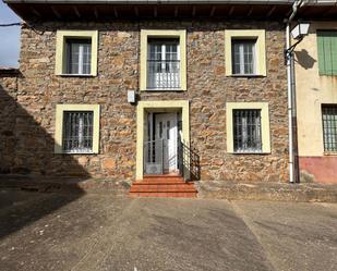 Vista exterior de Casa o xalet en venda en Ayoó de Vidriales amb Calefacció i Terrassa