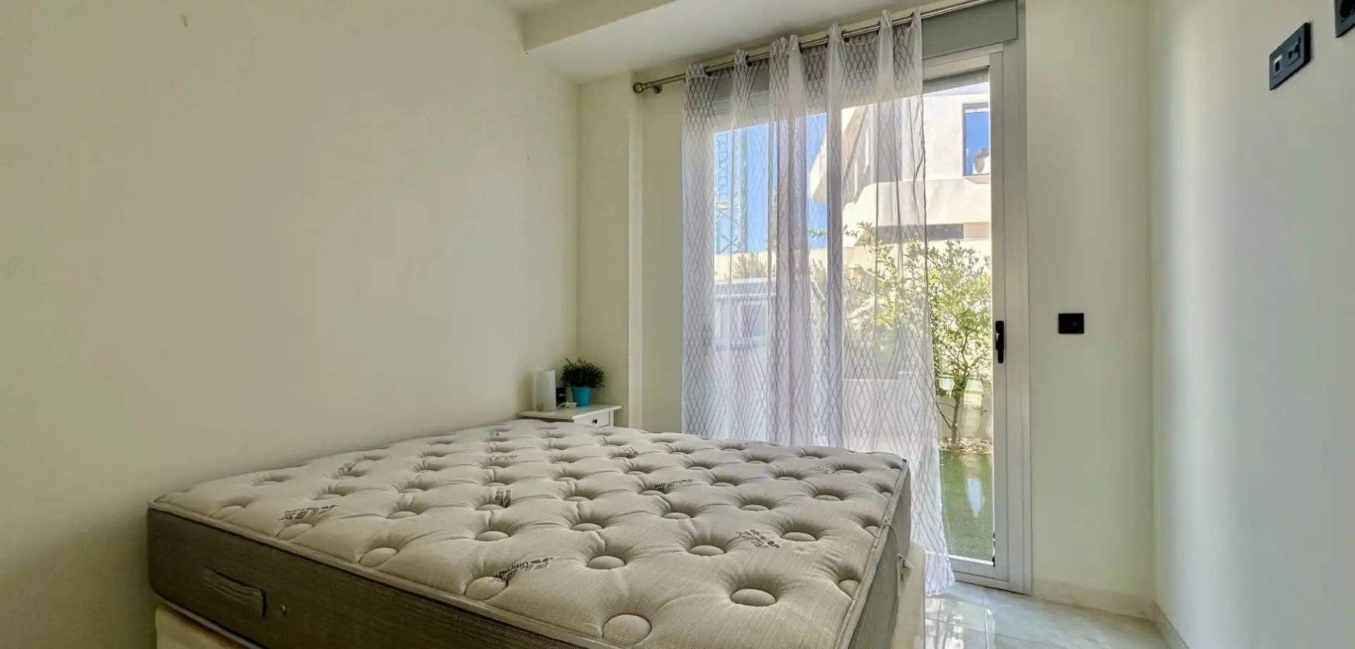 Dormitori de Casa o xalet en venda en Orihuela amb Aire condicionat, Jardí privat i Terrassa