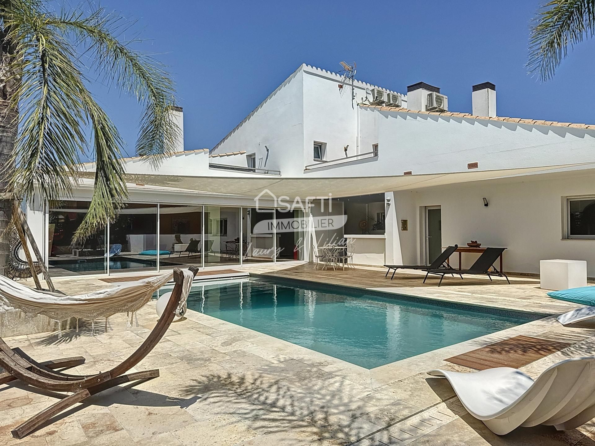 Vista exterior de Casa o xalet en venda en Castelló d'Empúries amb Aire condicionat, Calefacció i Terrassa