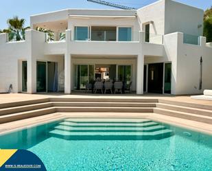 Piscina de Casa o xalet en venda en Santa Eulària des Riu amb Aire condicionat, Calefacció i Terrassa