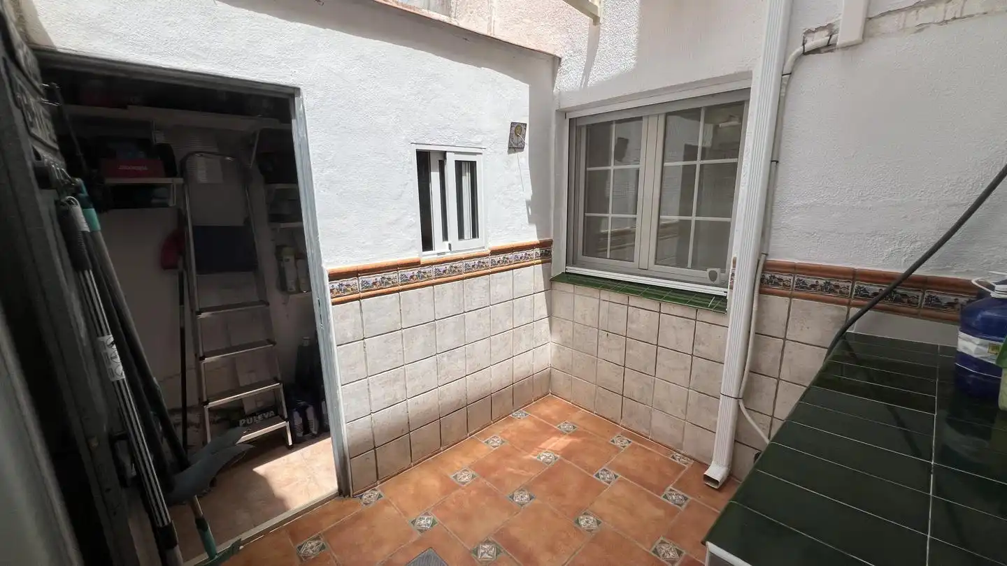 Vista exterior de Casa o xalet en venda en Montequinto amb Jardí privat, Terrassa i Piscina comunitària
