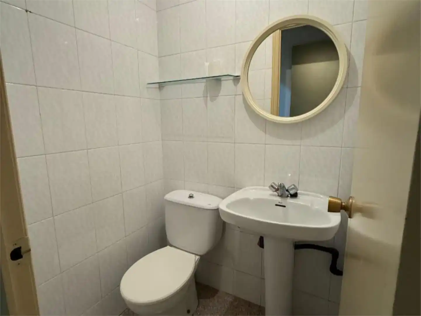 Bathroom of Commercial properties for rent in Almenar  with Air Conditioner and Parquet flooring