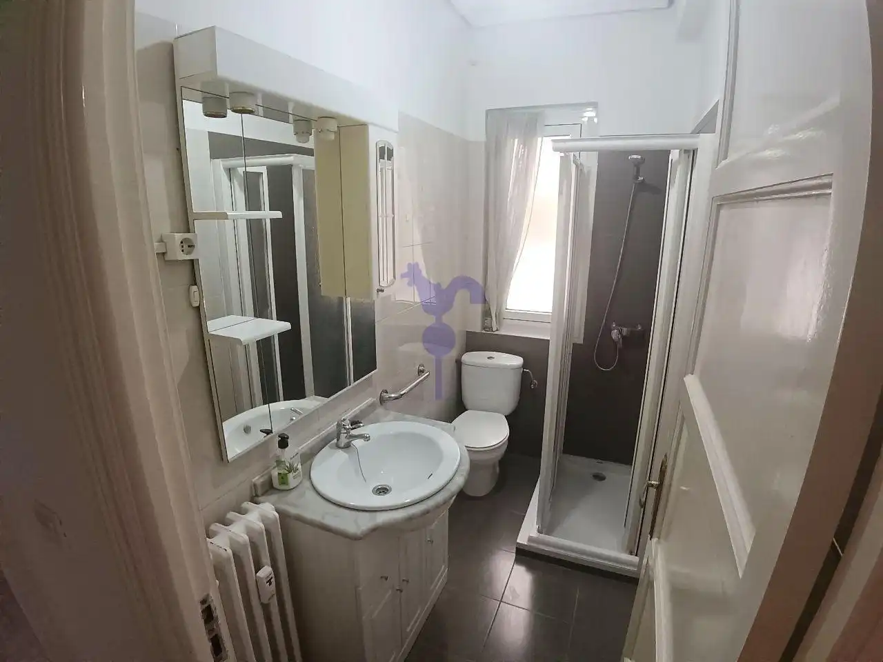 Baño de Piso de alquiler en León Capital  con Calefacción y Parquet