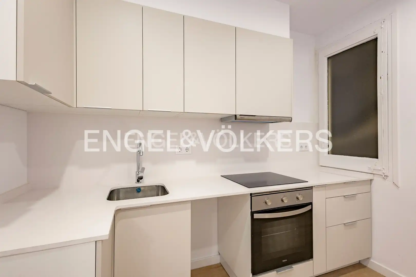 Cuina de Pis en venda en Barcelona amb Aire condicionat, Calefacció i Parquet