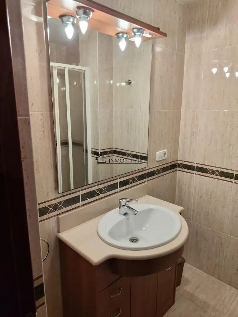 Badezimmer von Wohnung zur Miete in Pontevedra Capital  mit Heizung, Parkett und Terrasse