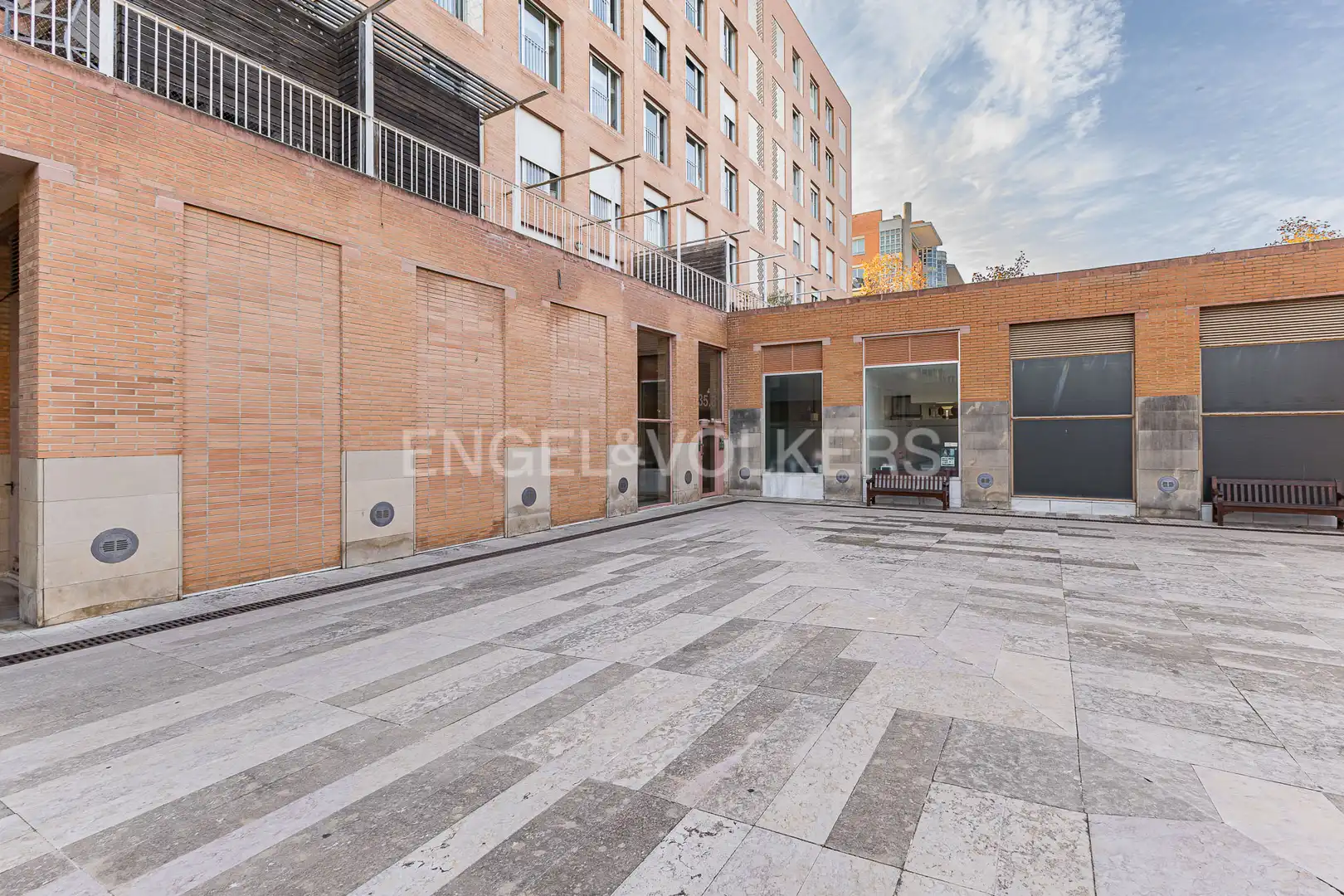 Vista exterior de Local en venda en Barcelona