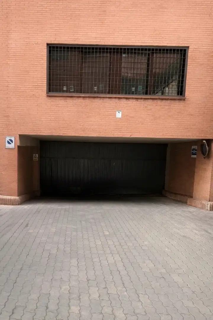 Individual with lift to rent in Calle de Rafael Bergamín 20, imagen 4