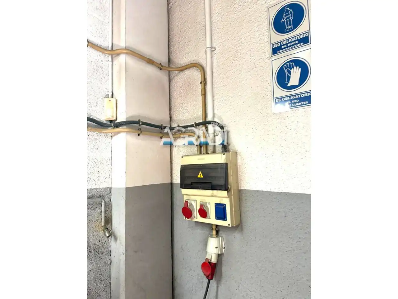 Aparcament de Nau industrial en venda en Canovelles