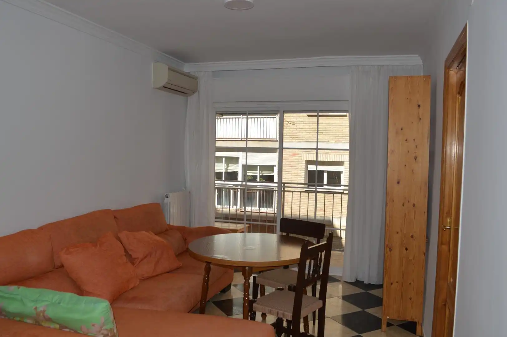 Habitación de Piso de alquiler en Granada con Calefacción, Amueblado y Balcón