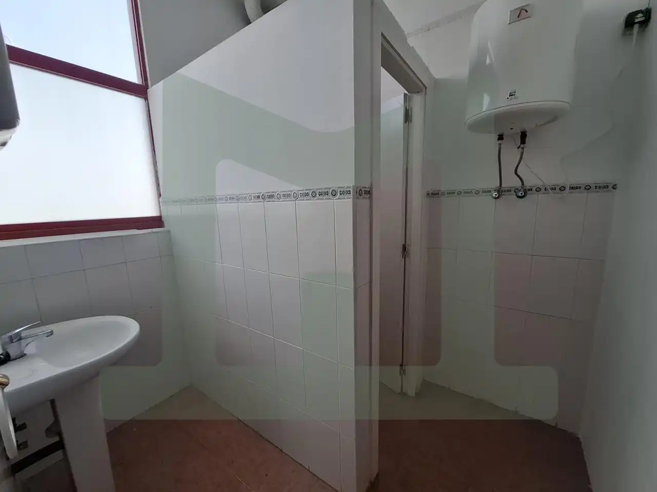 Badezimmer von Fabrikhallen zur Miete in Valdemoro