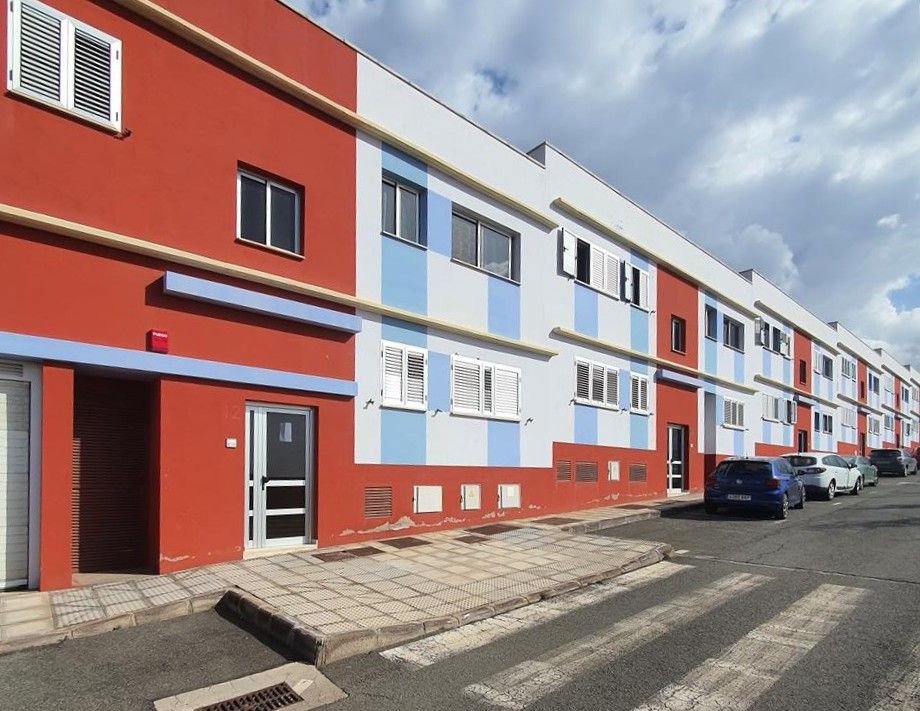 Vista exterior de Garatge en venda en Gáldar