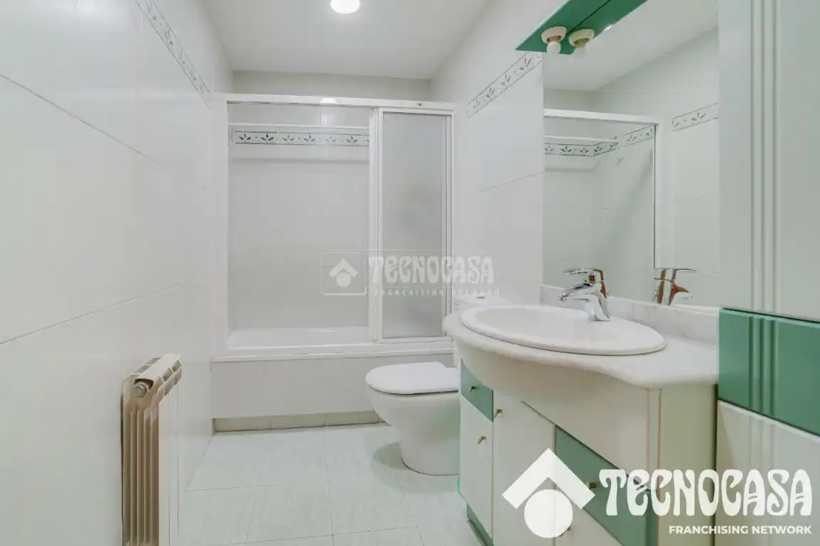 Baño de Ático en venta en Barcelona con Balcón