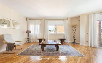 Living room of Flat for sale in  Barcelona Capital  with Air Conditioner, Heating and Terrace