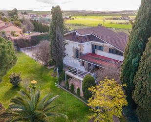 Jardí de Casa o xalet en venda en Fuente El Saz de Jarama amb Aire condicionat i Terrassa