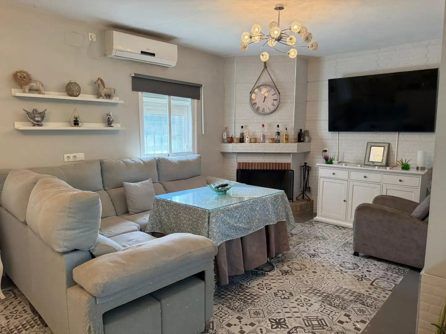 Living room of Houses for sale in Utrera  with Private garden, Terrace and Swimming Pool