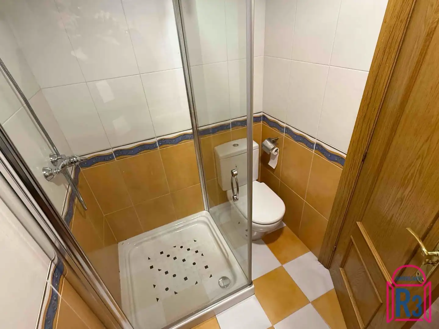 Bathroom of Duplexes for rent in León Capital   with Heating, Terrace and Furnished