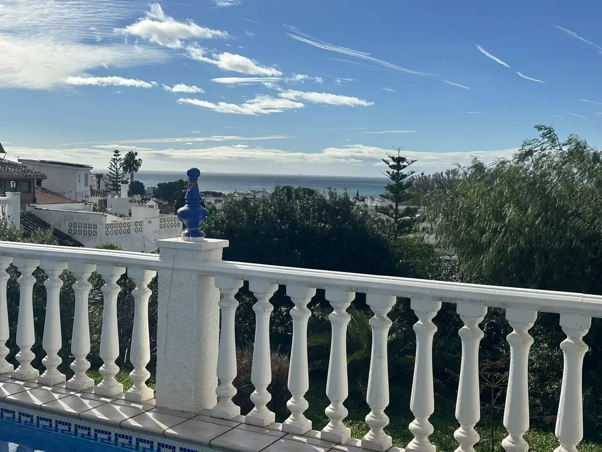 Vista exterior de Casa o xalet en venda en Motril amb Calefacció, Terrassa i Traster