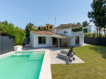 Villa con piscina in vendita a Costa Natura