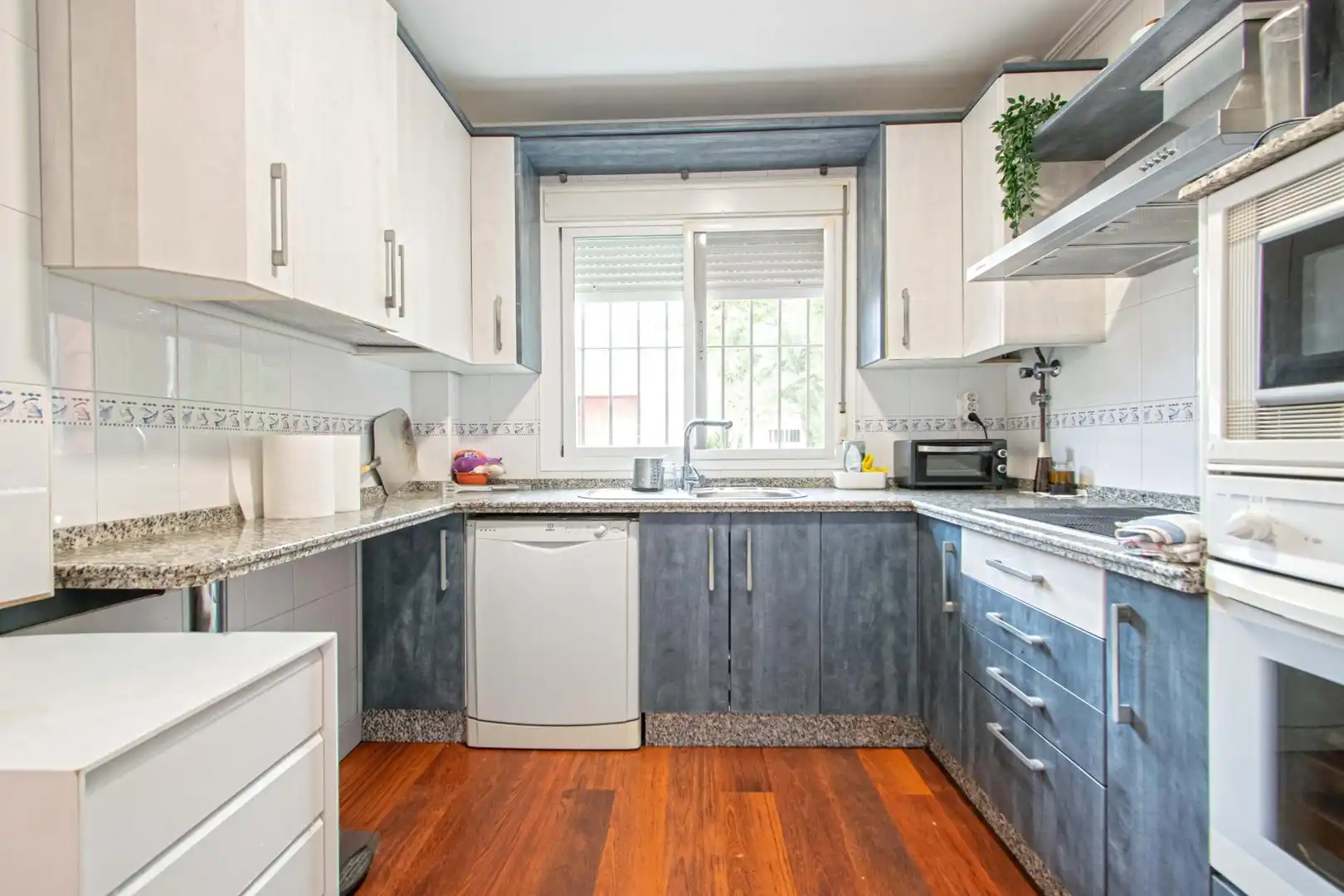 Kitchen of Detached homes for sale in Almensilla  with Private garden, Storage room and Swimming Pool