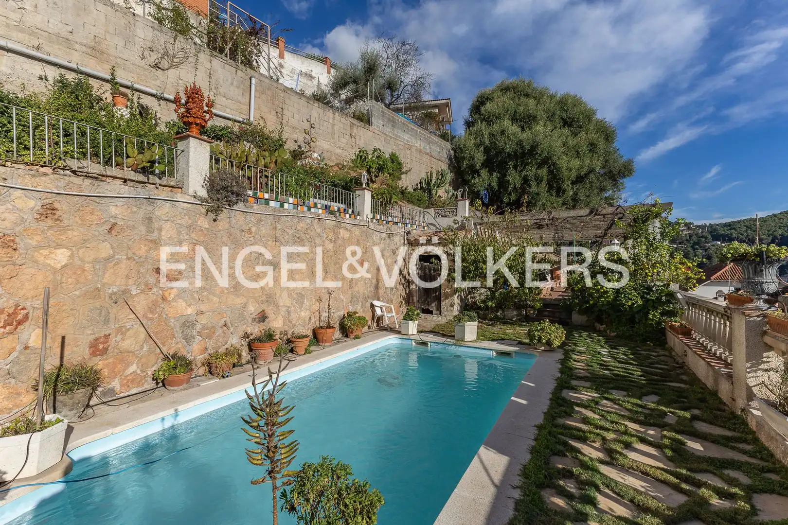 Swimming pool of Houses for sale in Vallirana, Barcelona
