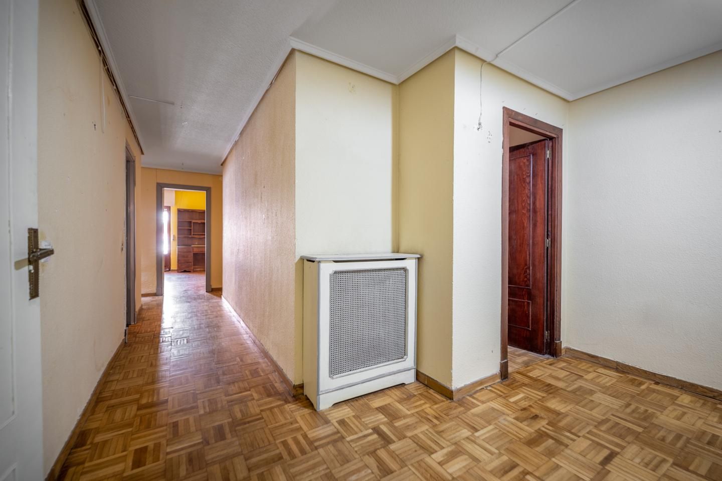 Piso en venta en Ávila Capital con Calefacción, Parquet y Terraza