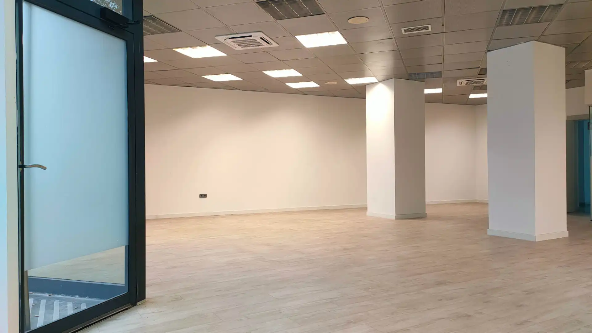 Local de alquiler en Girona con Aire acondicionado y Alarma