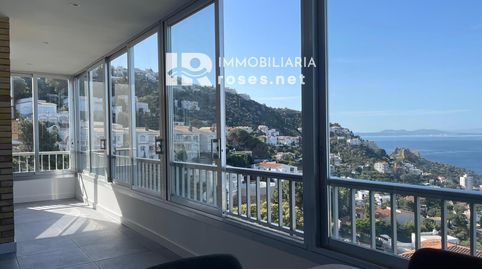 Apartamento reformado con vistas al mar y la Bahía de Roses