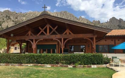 Vista exterior de Casa o xalet en venda en Finestrat amb Jardí privat, Terrassa i Traster