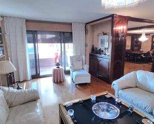 Living room of Flat for sale in  Zaragoza Capital  with Air Conditioner, Heating and Parquet flooring