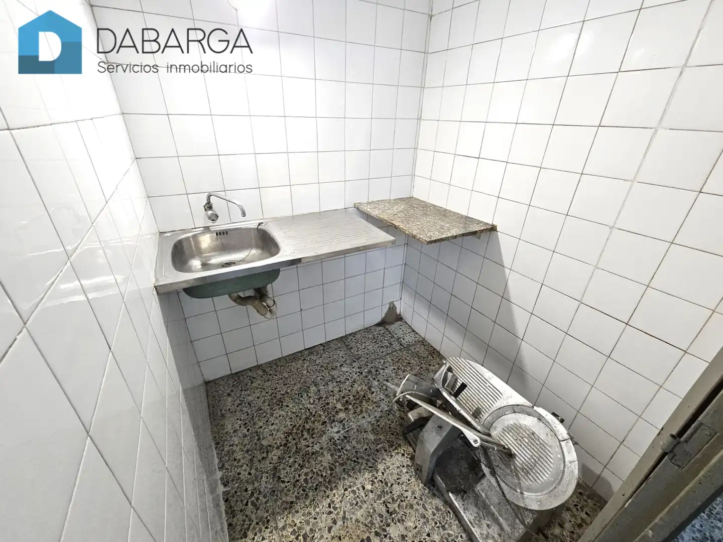 Baño de Local en venta en Ripollet