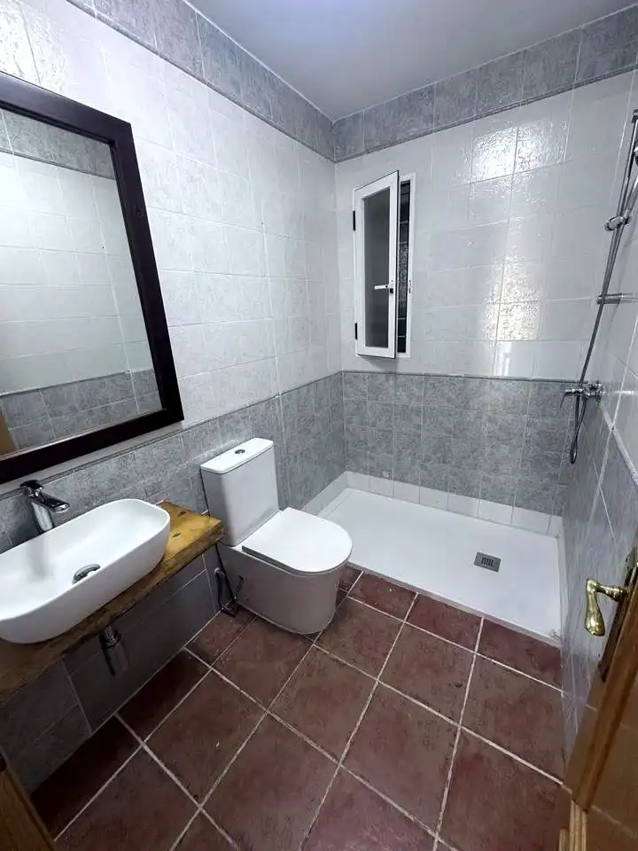 Badezimmer von Haus zum Verkauf in Benicasim / Benicàssim mit Klimaanlage, Privatgarten und Terrasse