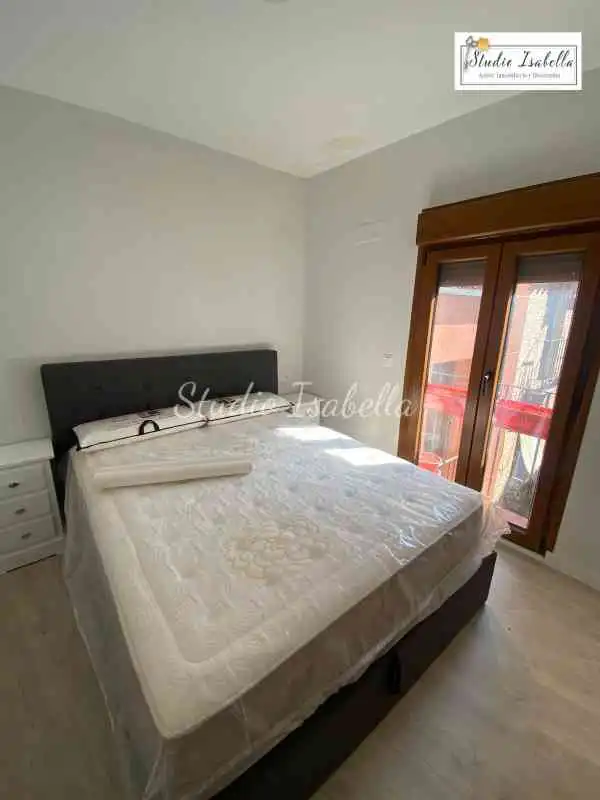 Bedroom of Flat for share in Toledo  with Air Conditioner, Heating and Furnished