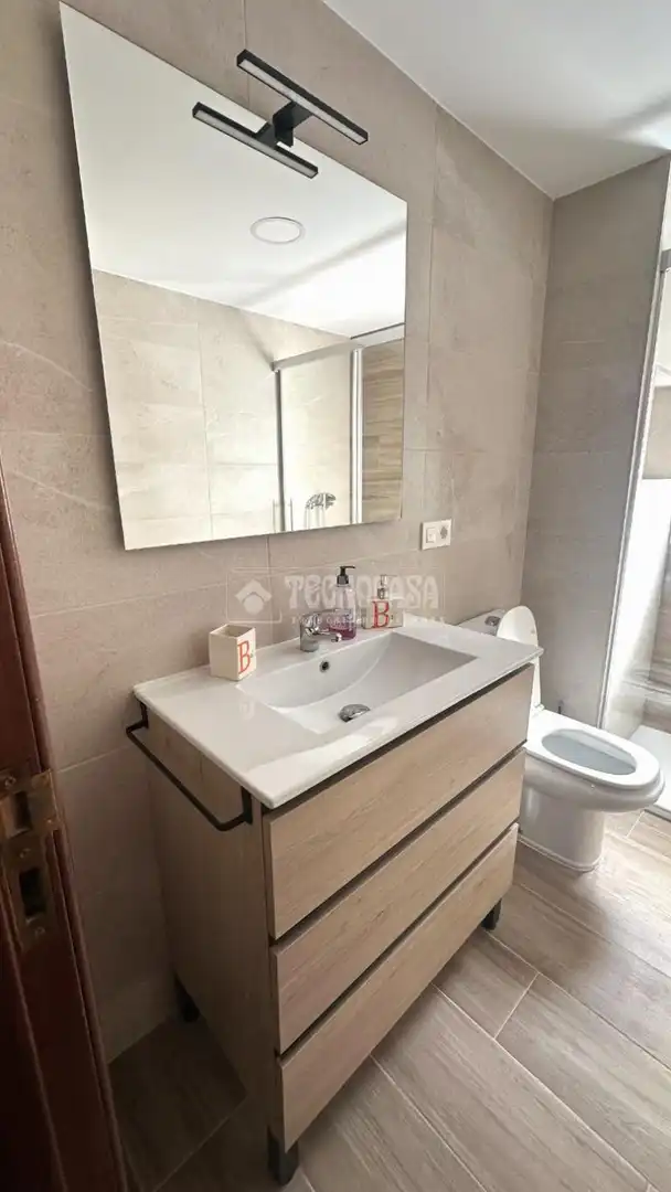 Bathroom of Flat for rent in Granada  with Heating and Balcony