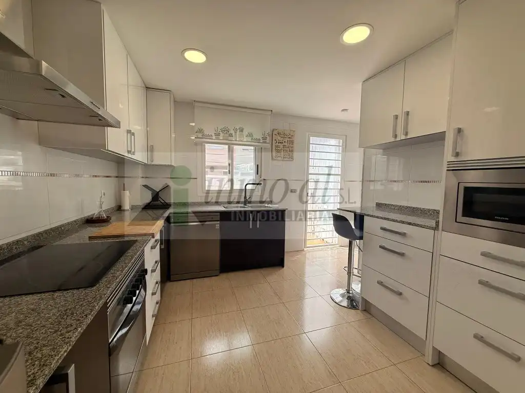Cuina de Casa o xalet en venda en Almazora / Almassora amb Aire condicionat, Terrassa i Piscina comunitària