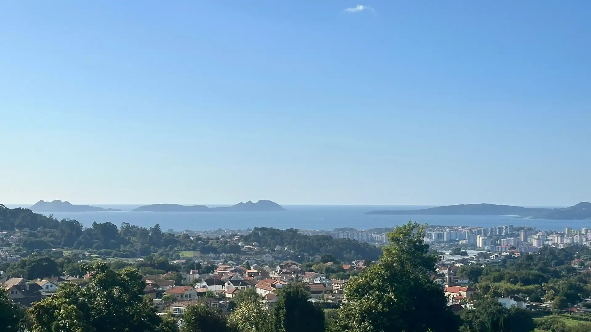 Vista exterior de Casa o chalet en venta en Vigo  con Calefacción, Jardín privado y Parquet