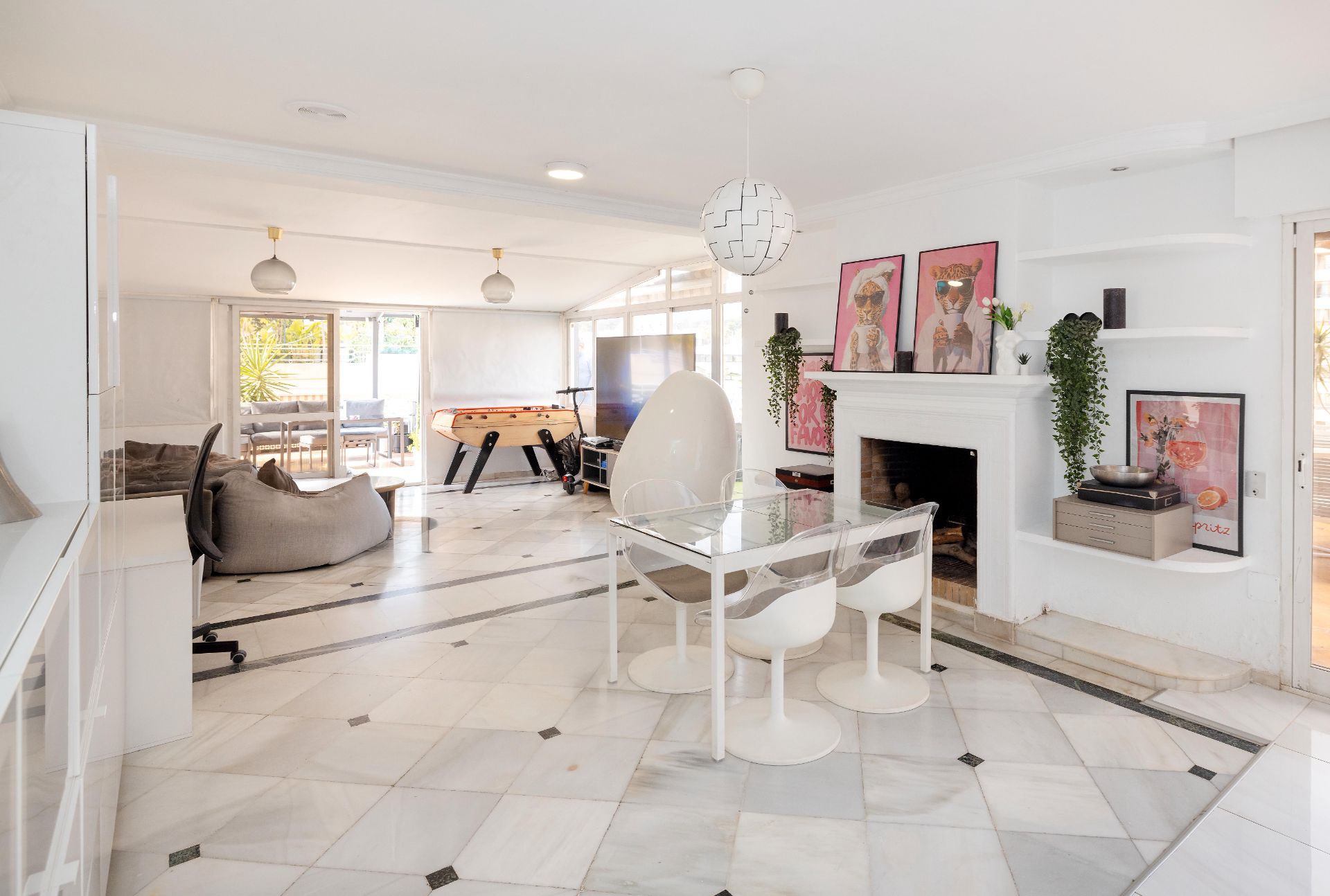 Living room of Flat for sale in Marbella  with Air Conditioner, Terrace and Storage room