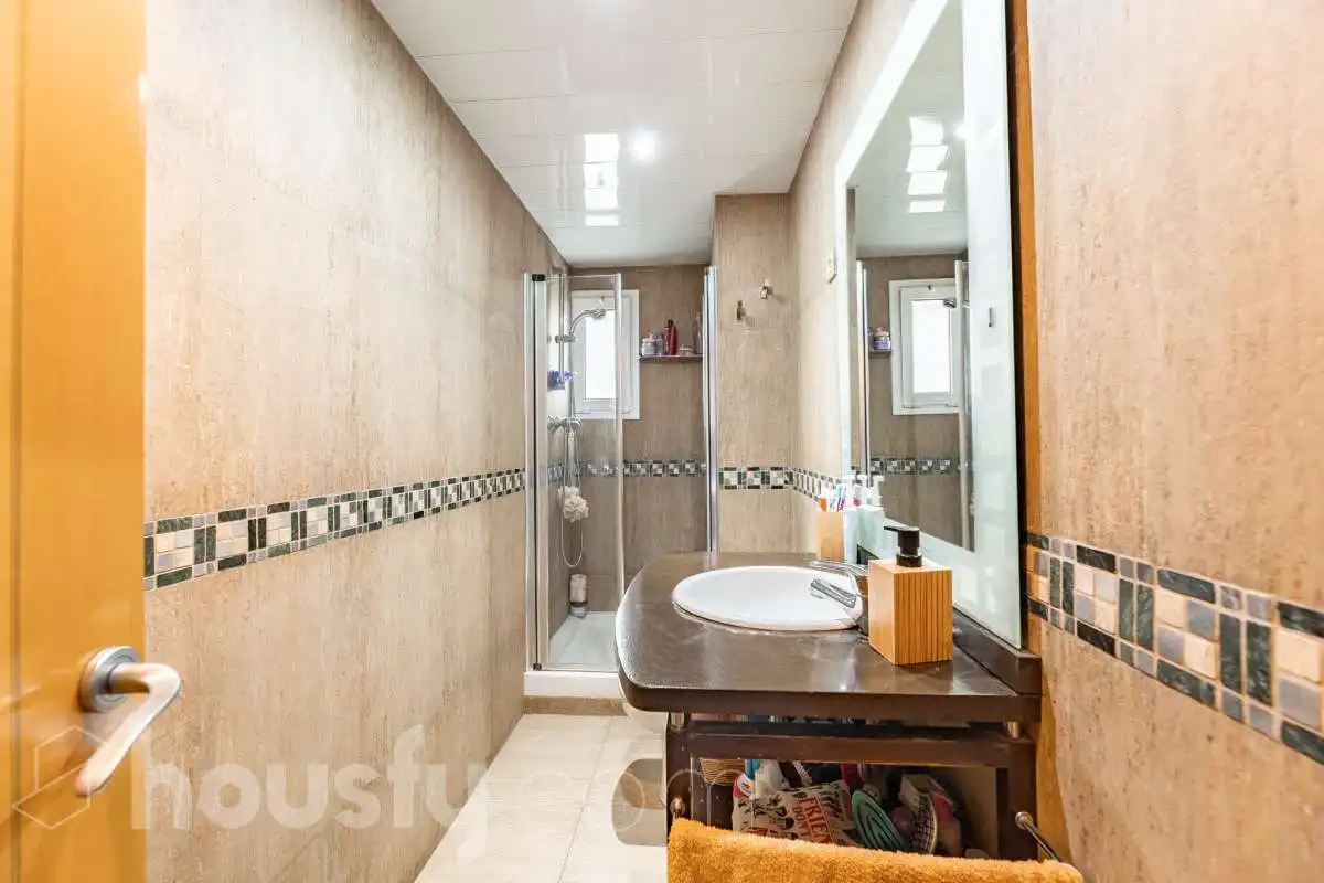 Badezimmer von Wohnung zum Verkauf in Barcelona mit Klimaanlage, Heizung und Möbliert
