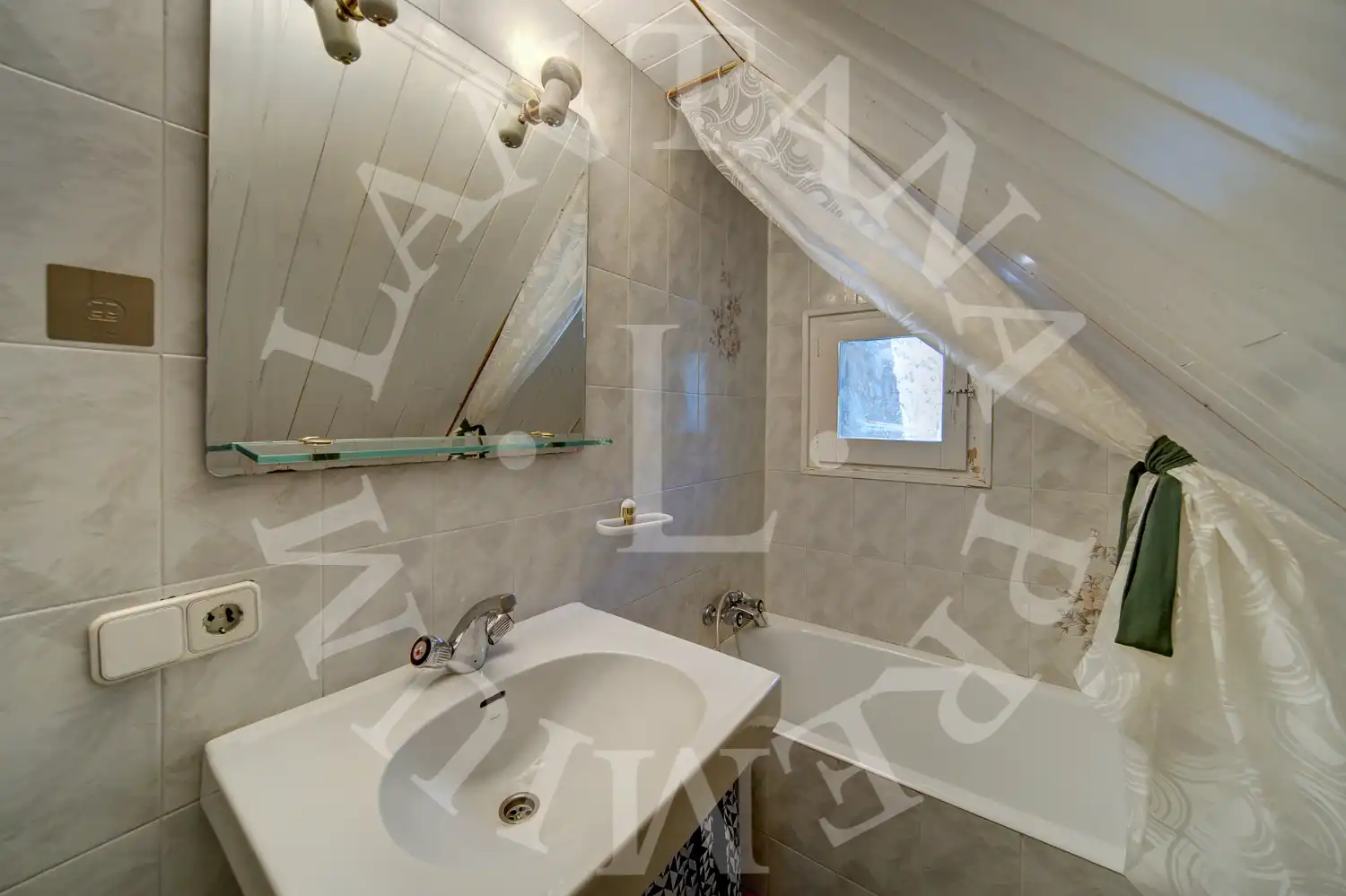 Bathroom of Houses for sale in Naut Aran  with Heating, Private garden and Parquet flooring