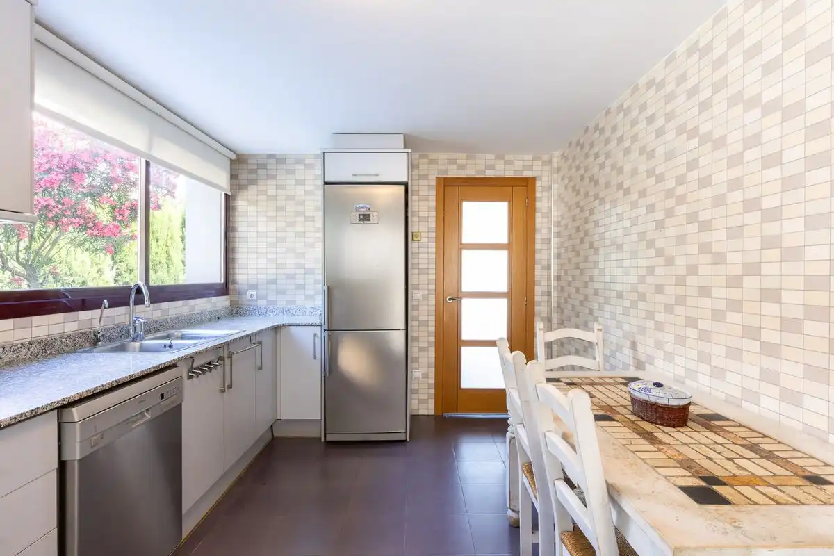 Kitchen of Houses for sale in Chiva  with Heating, Private garden and Storage room